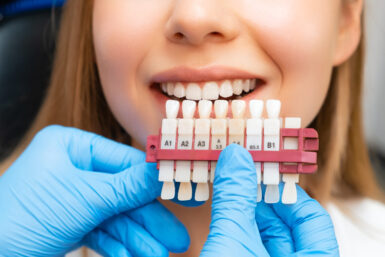 Facetas de Porcelana: estética dental que vale a pena Facetas de Porcelana: estética dental que vale a pena